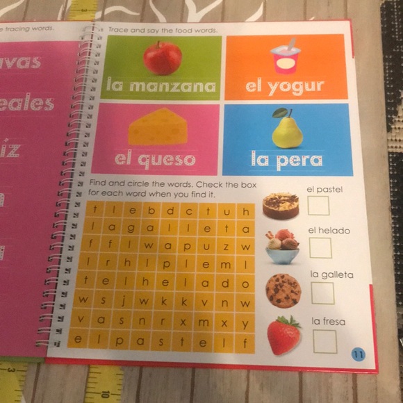 Spanish First Words Wipe Clean Book - Picture 5 of 8
